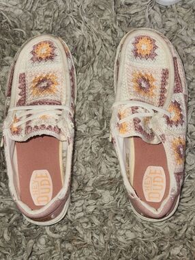 Hey Dude Wendy Cottage Crochet Flower Women’s Shoes Loafer Pink Size 7 Slip On
